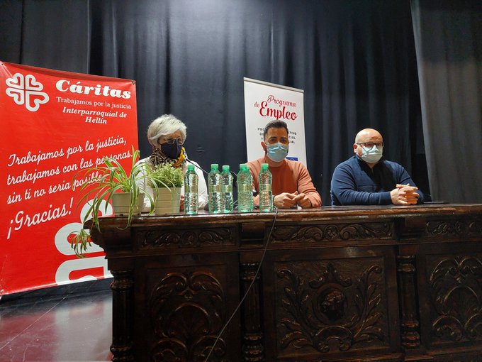 entrega diplomas caritas marzo 2022